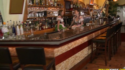 petite HD porn vídeos